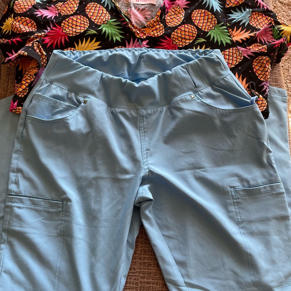 Scrub set
